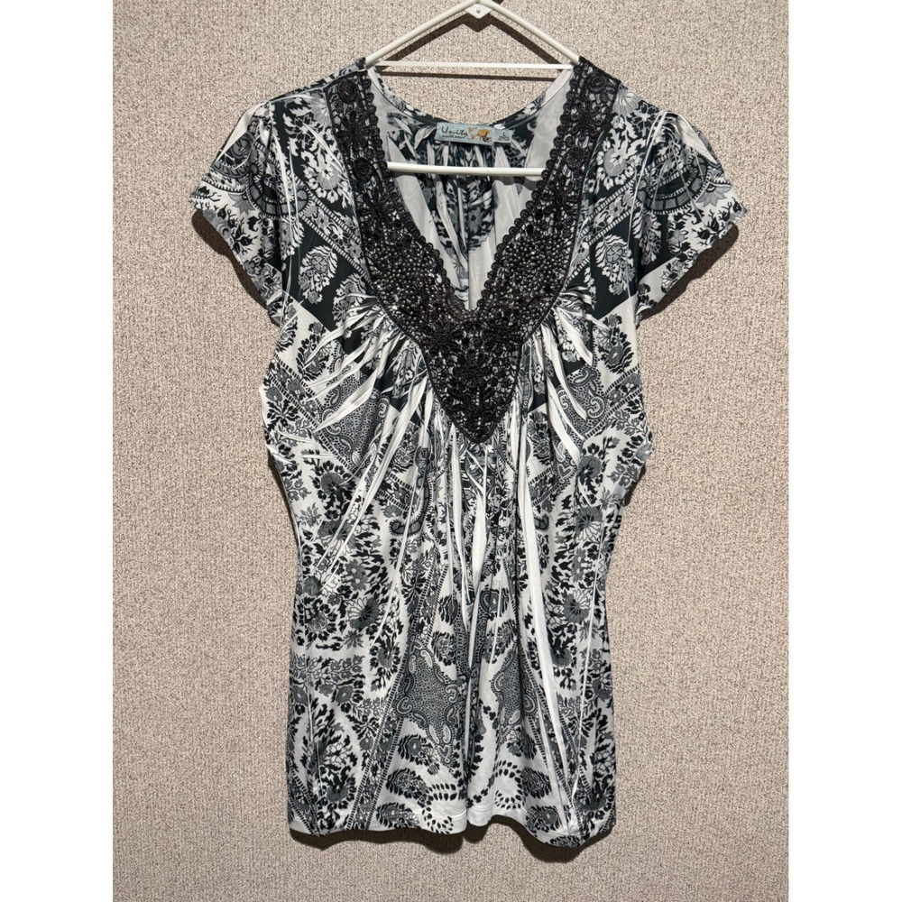 Unity World Wear Black White Paisley‎ Beaded Crochet V-Neck Cap Sleeve Top L